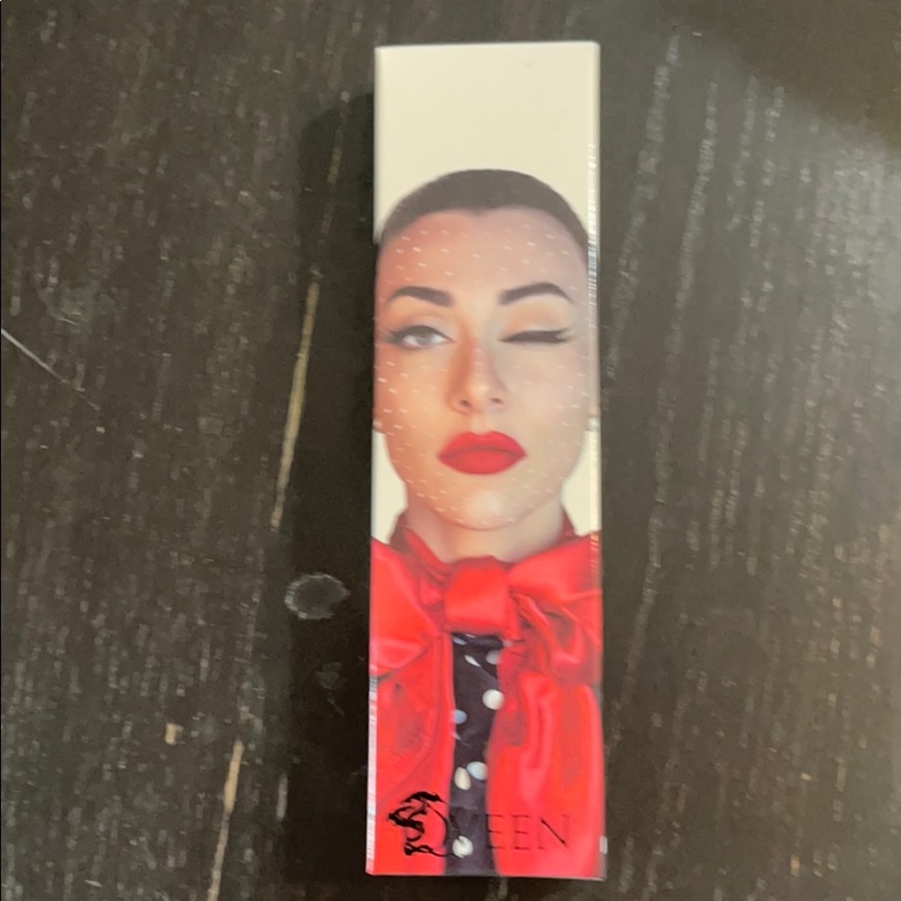 Qveen studio eyeliner